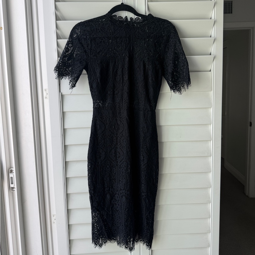Lulu’s Elegant Black Lace Midi Dress Short Sleeve Small